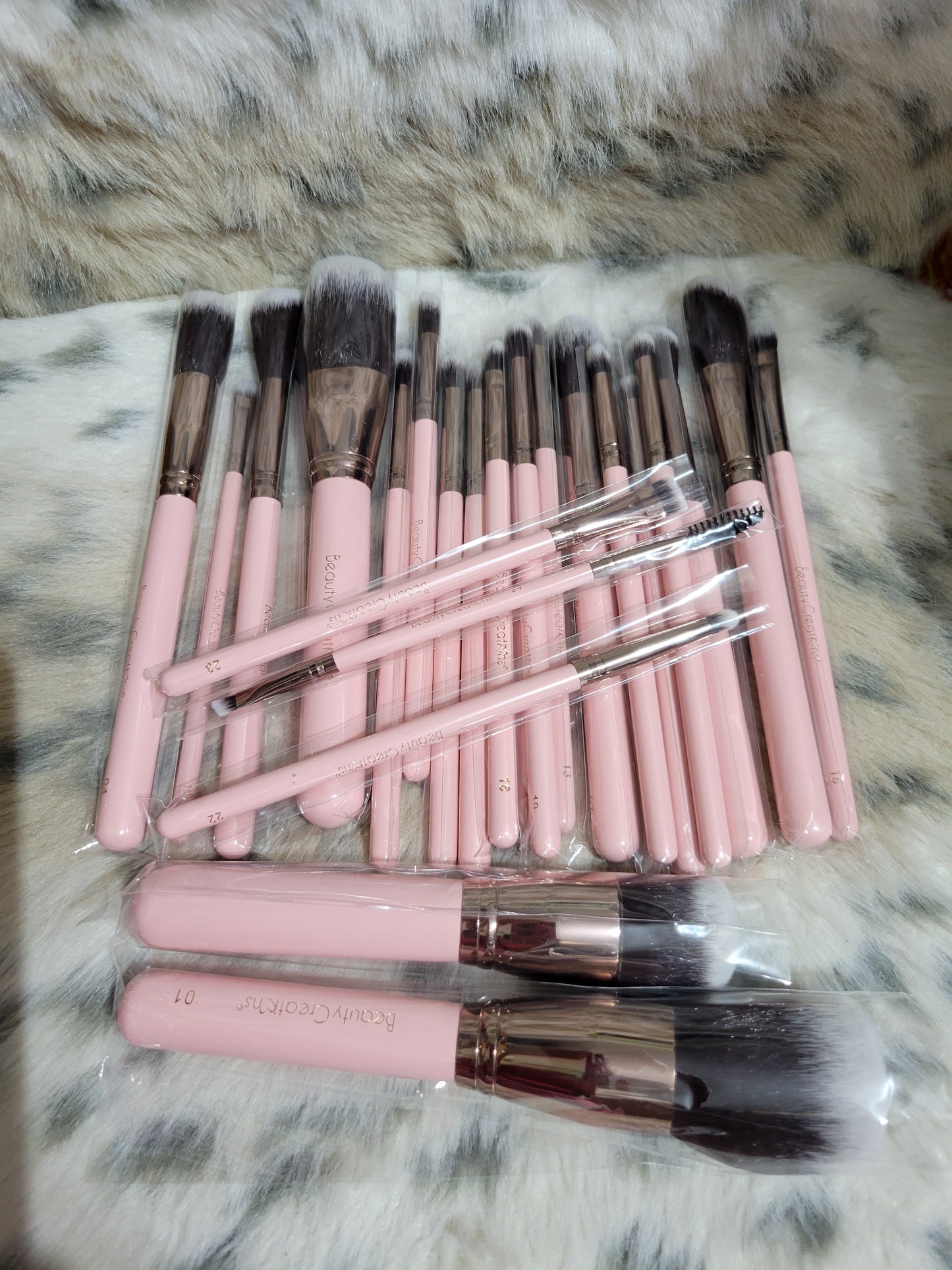 Beauty Creations Pretty and Perfect pink 24 pieces brush set