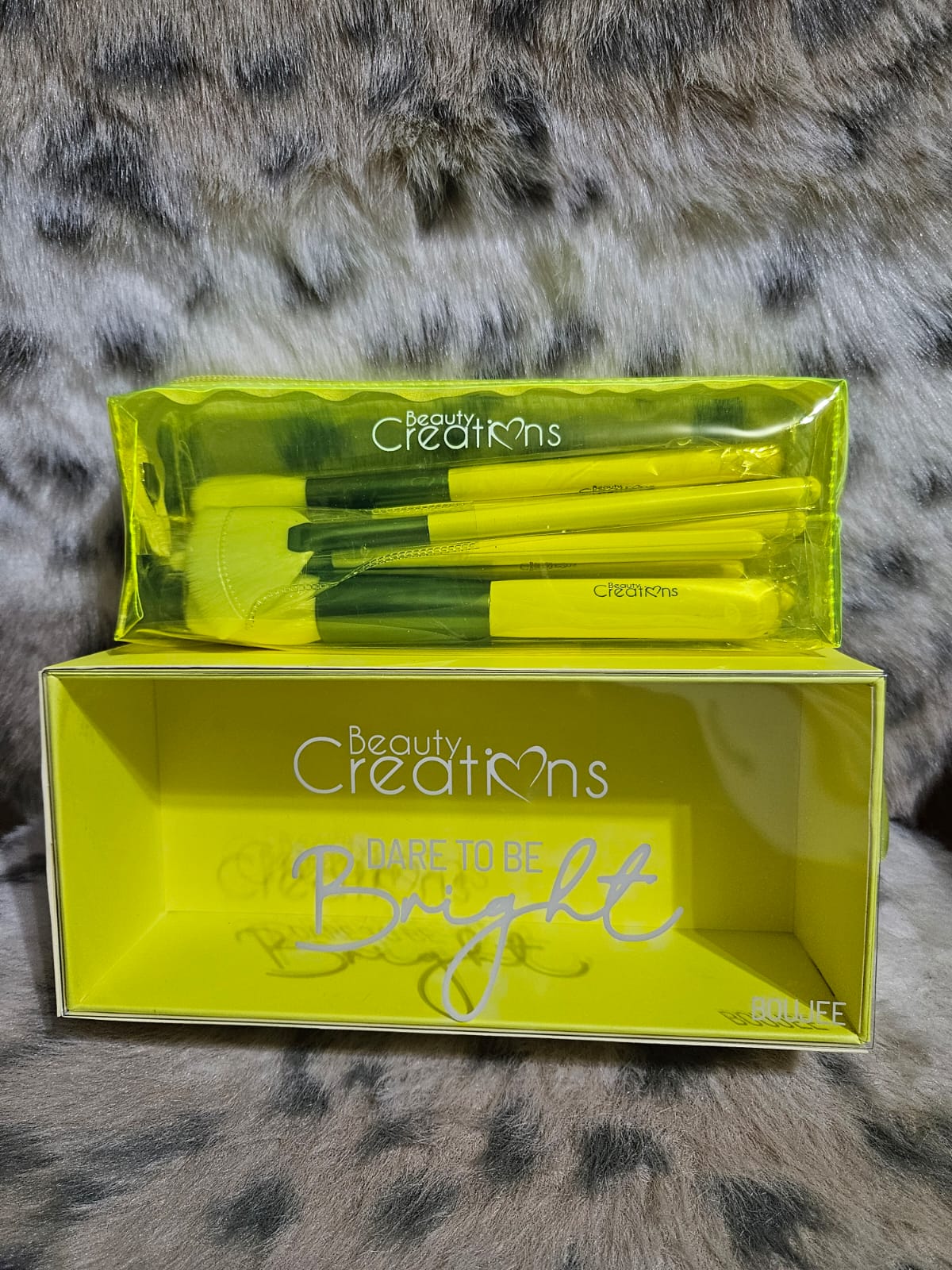 Beauty Creations neon brush set of 15 pcs.