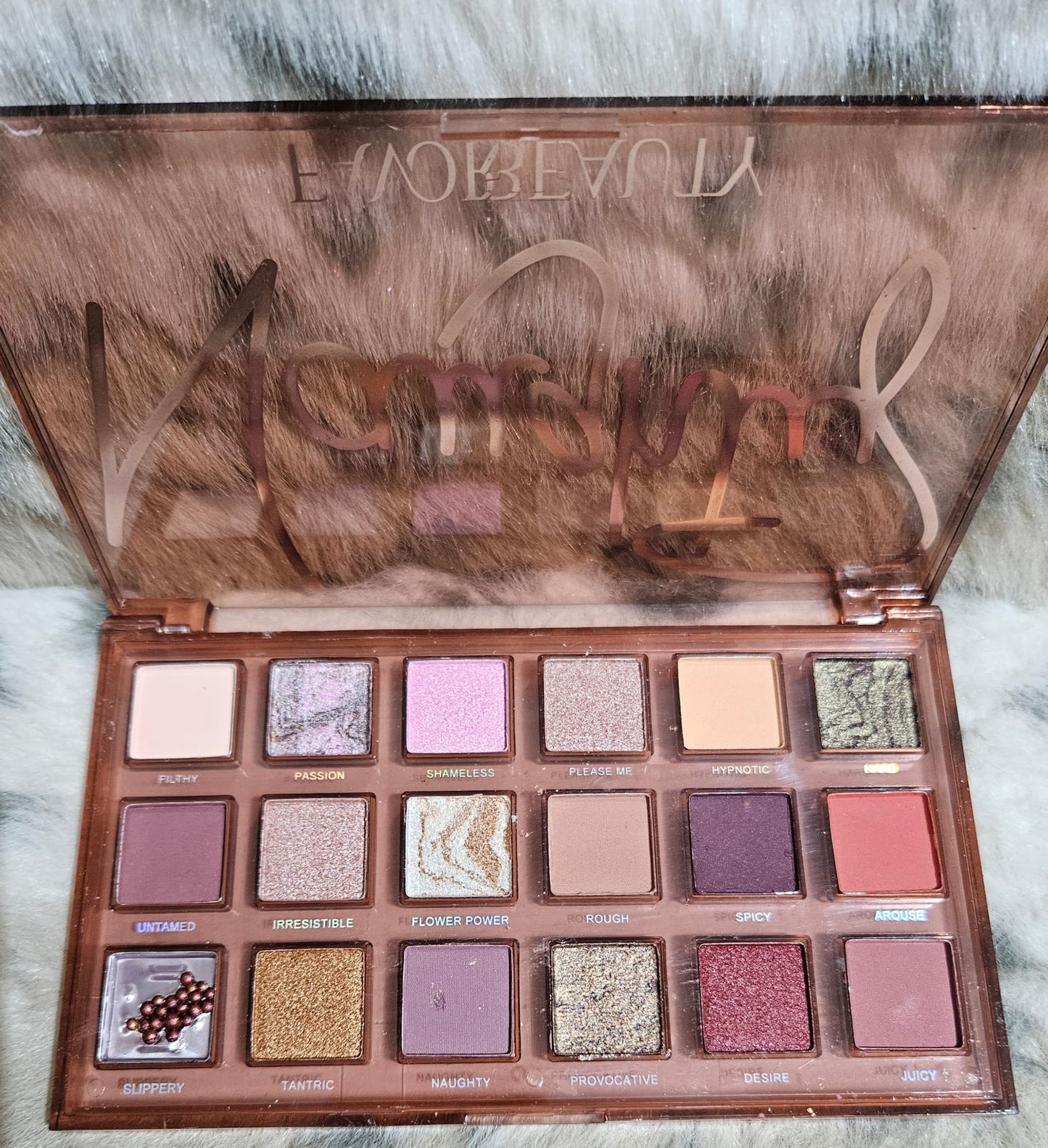 Favor beauty eyeshadow palette